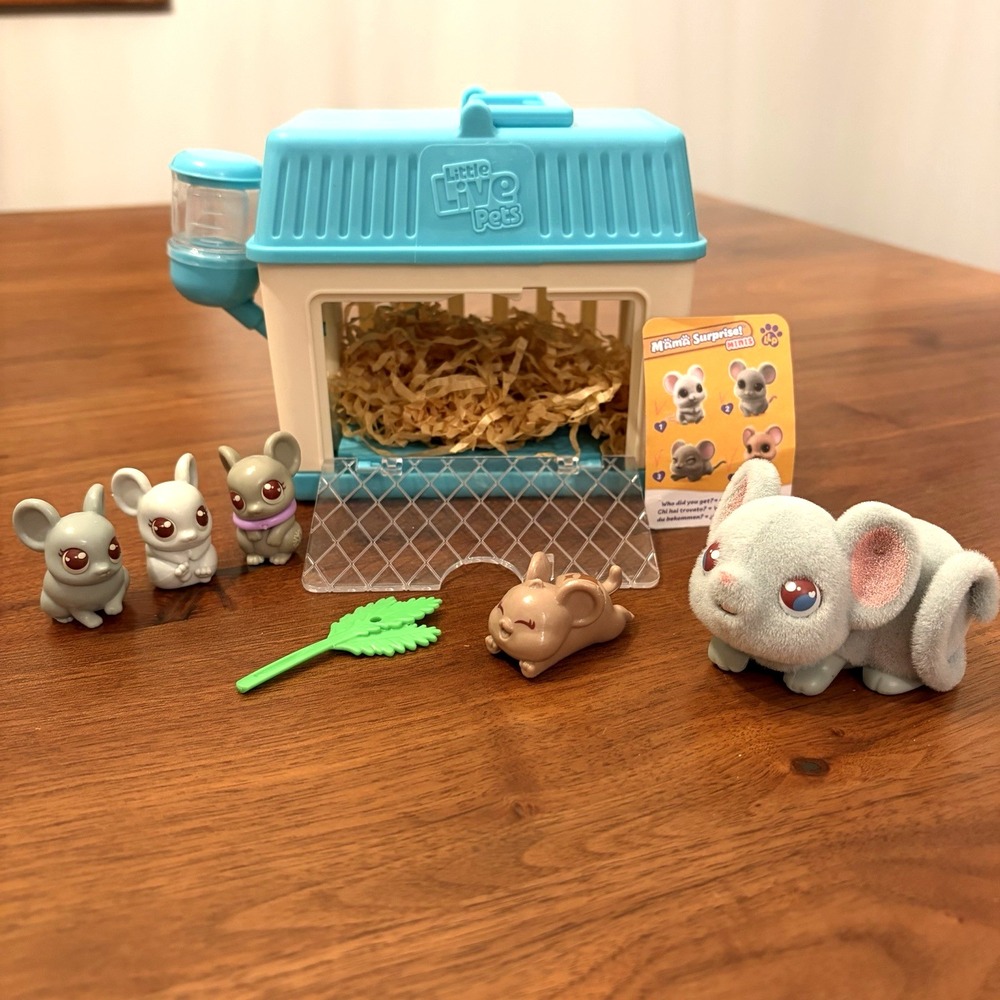 Little Live Pets Surprise Lil' Minis Mama Mouse, 4 Babies & Carry Case w/bedding